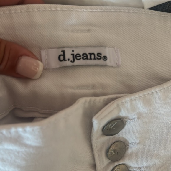 D. Jeans White Distressed Hem Cropped Ankle Jeans. Sz 16 - Picture 7 of 9